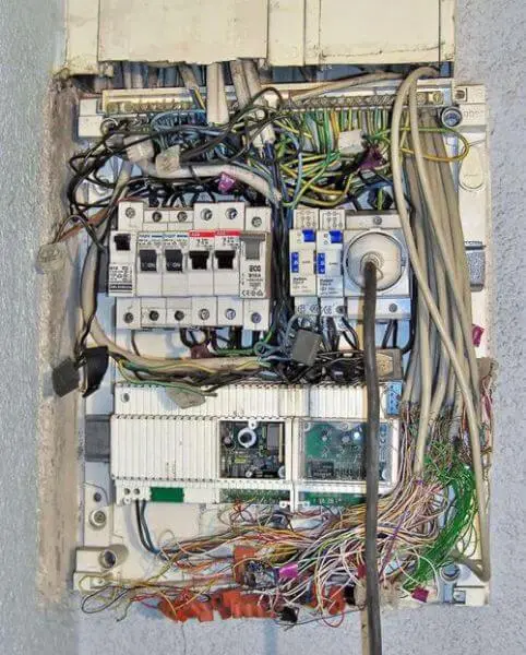 Installation de tableau électrique en électricité & courant faible